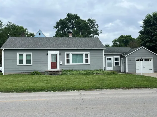 420 N 33rd St, Mattoon, IL 61938