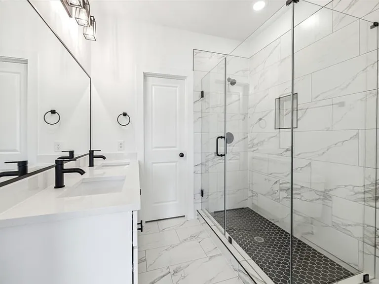 5527 Denmark St #B — Photo 47