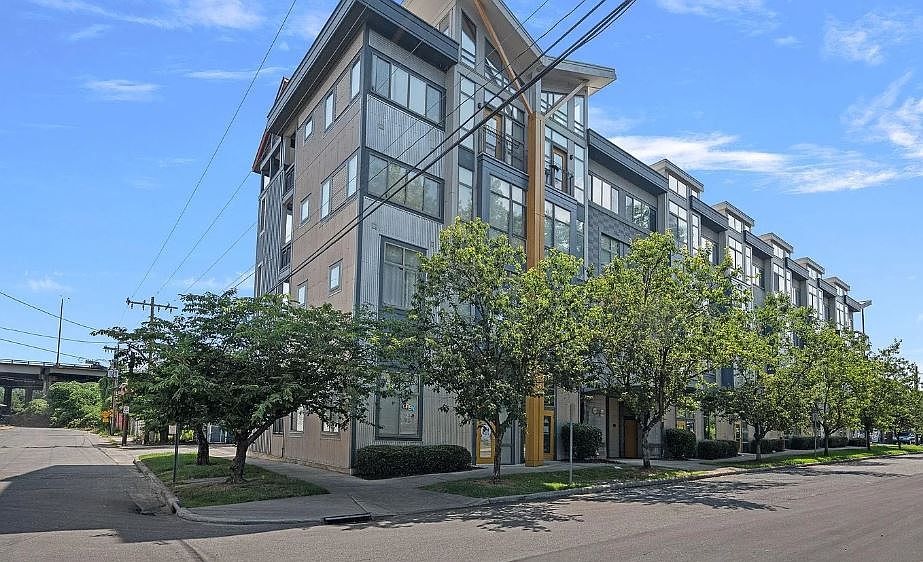 1st image of 532 W 10th St #532