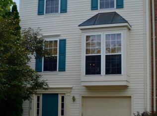 26113 Lands End Dr, Chantilly, VA 20152