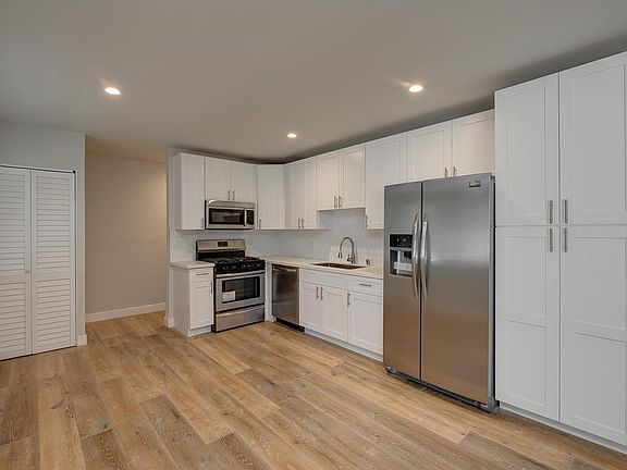 2nd image of 4703 Saint Charles Pl #4AA