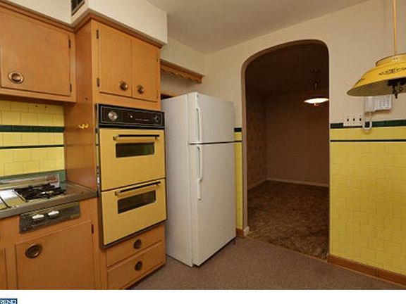 4th image of 8833 Bradford St
