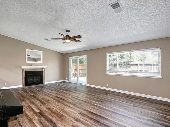3rd image of 250 Mount Hood Ct