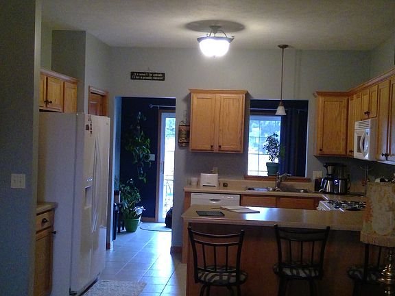 2nd image of 179 N Oakdale St