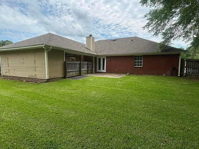204 Foxwood Cv — Photo 16