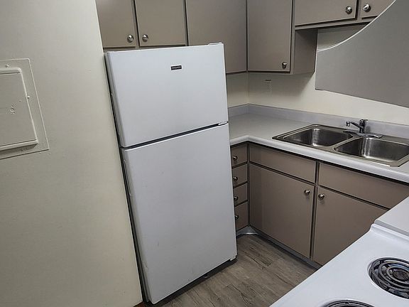3rd image of 415 Franklin St #307