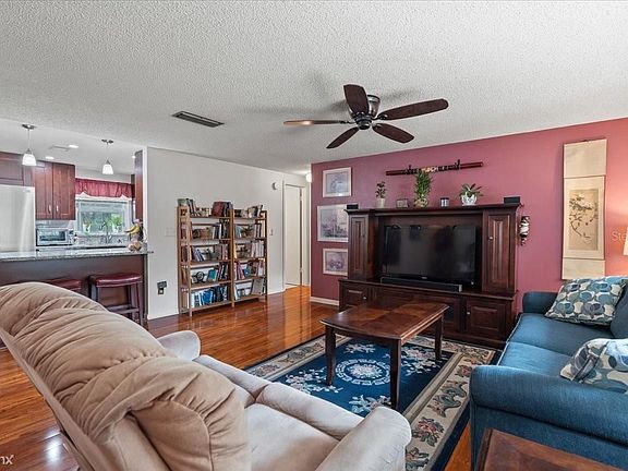 5th image of 16506R Lonesdale Pl