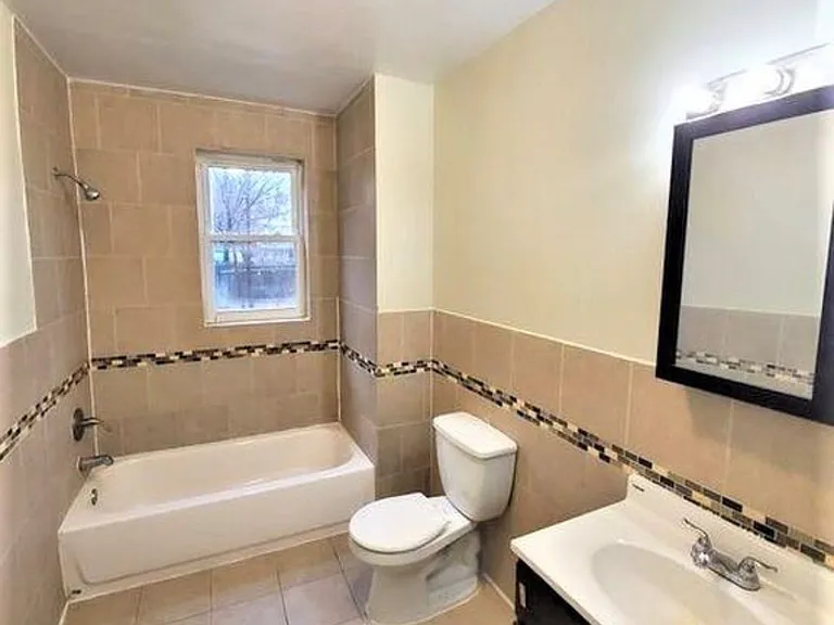 161 S 10th St #3L — Photo 7