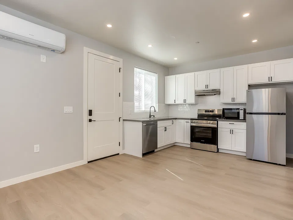 325 N 18th St