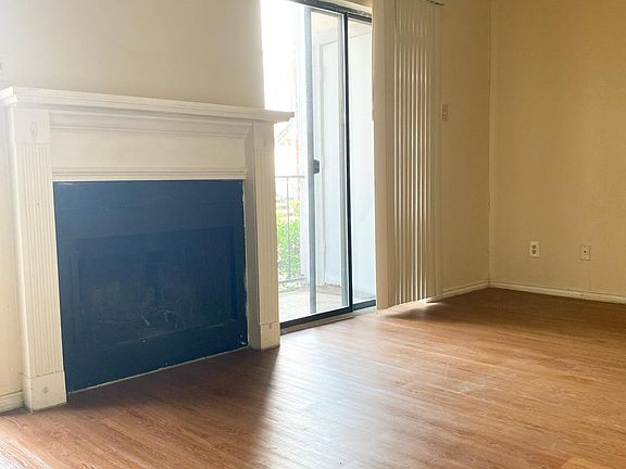 4th image of 17708 Dickerson St #203