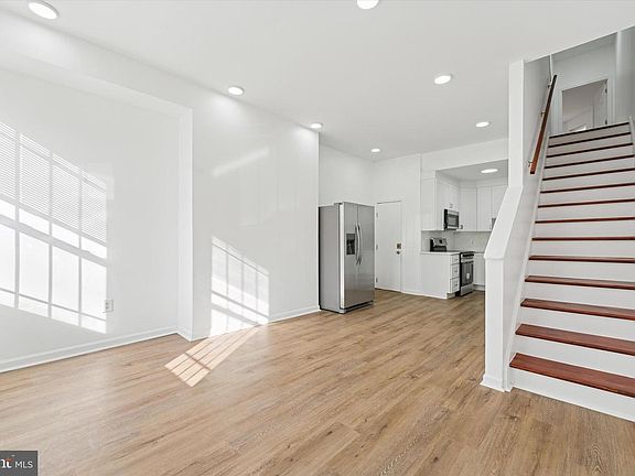 5th image of 1621 W Montgomery Ave