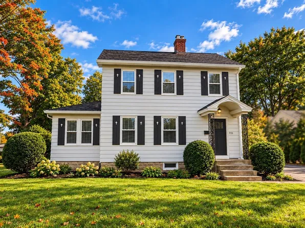 121 Elm St, Agawam, MA 01001