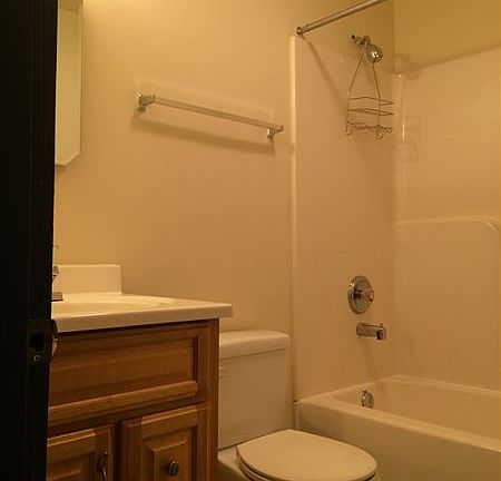 812sd A2 bathroom 1