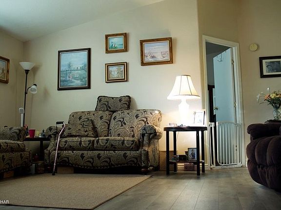 5th image of 424 Paradise Ln