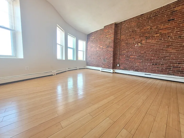 338 Warren St #3 — Photo 4
