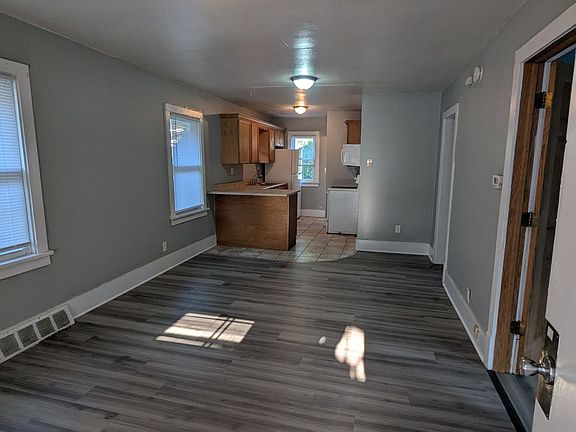 4th image of 306 Sullivan Ave