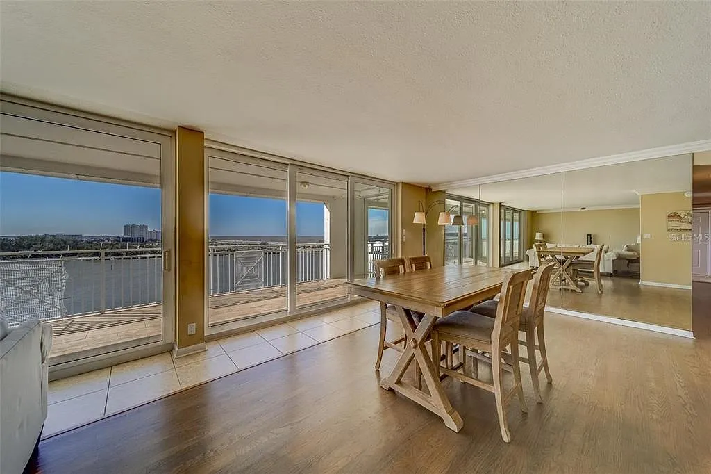 4 bed, 3.0 bath, 3167 sqft, $6,500 — Photo 4