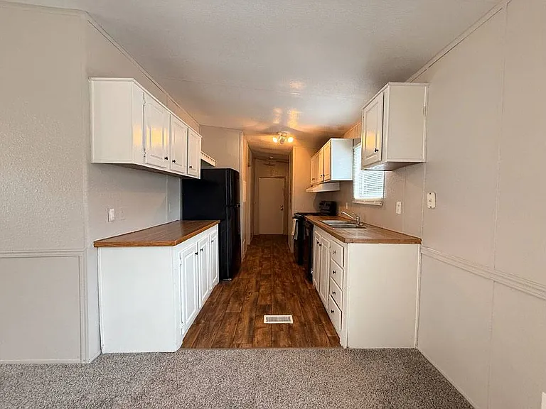 2318 Charlotte Dr — Photo 7