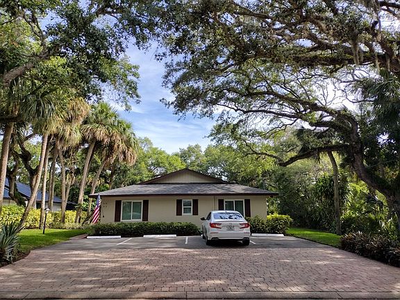 717 Turtle Cove Ln