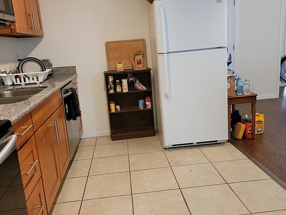 4th image of 2821 Bellevue Way SE #2