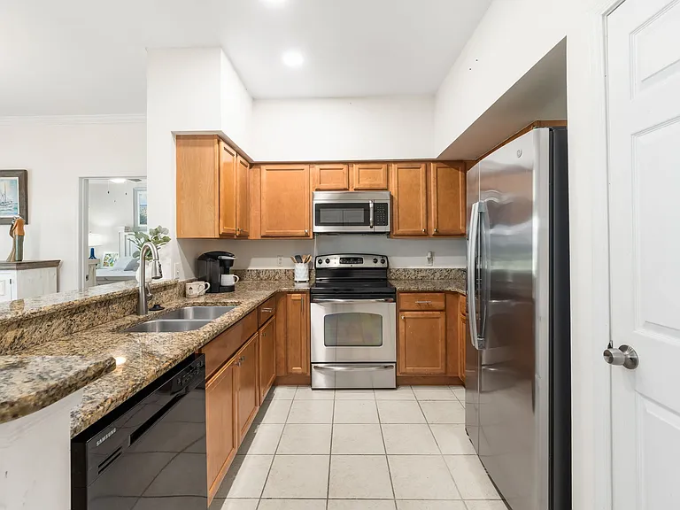 10000 SW 52nd Ave #35 — Photo 9
