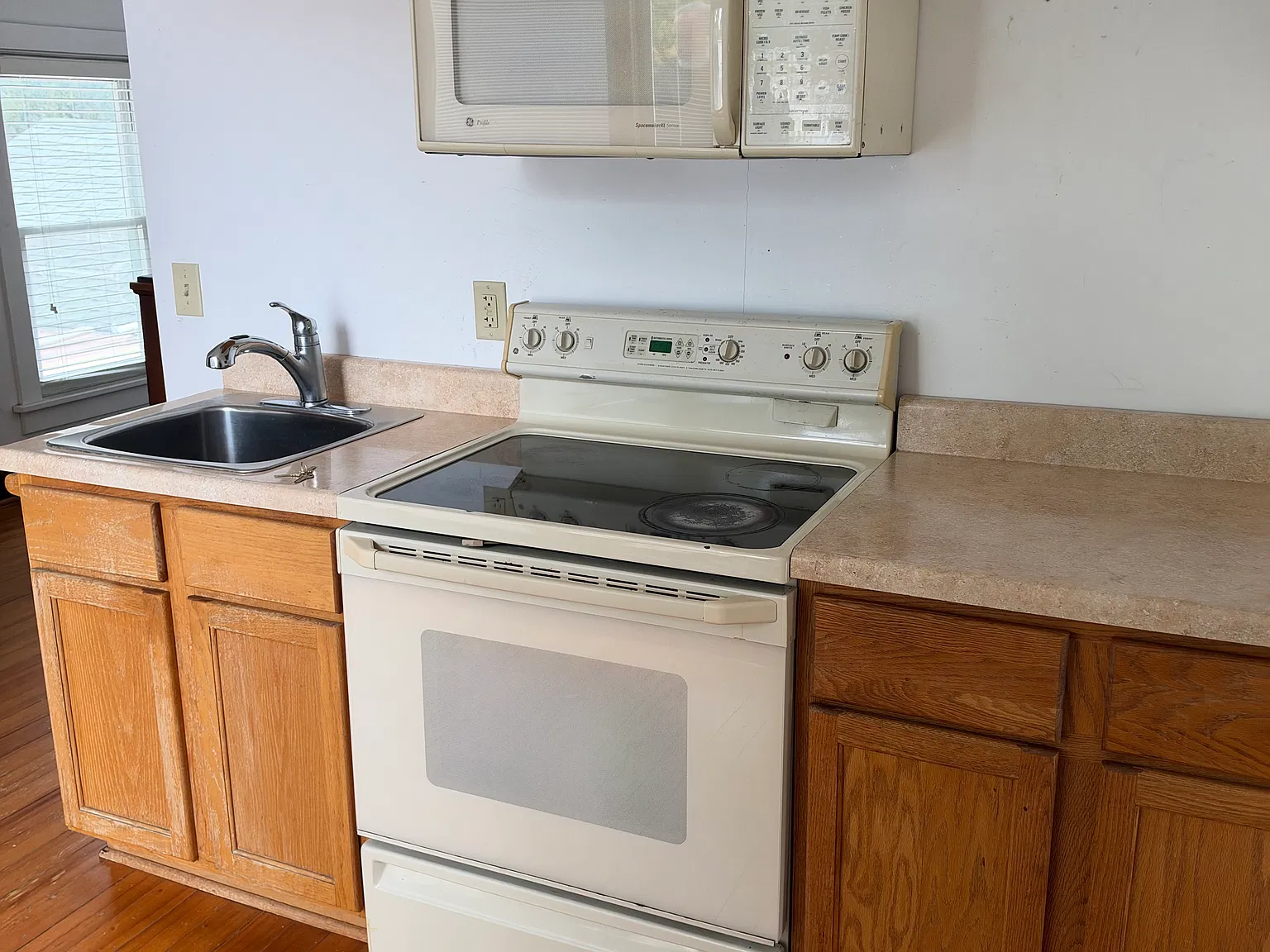 4 bed, 2000 sqft, $3,700 — Photo 3