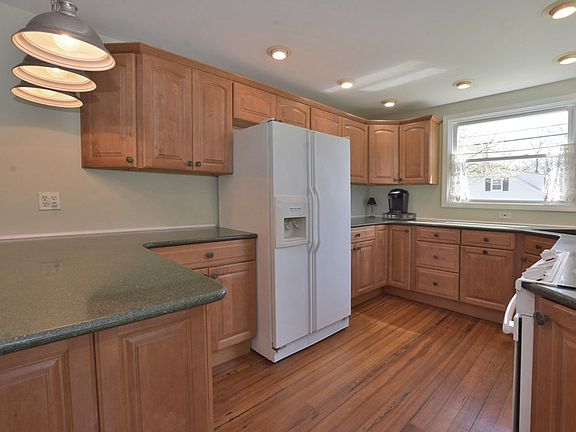 4th image of 27 Fitzhugh St