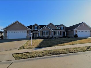 1809 Sycamore Hill Dr, Godfrey, IL 62035