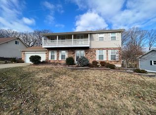 15605 Highcroft Dr, Chesterfield, MO