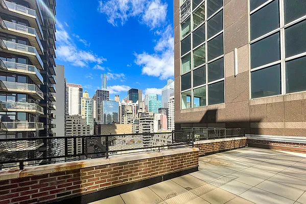 Rented by Warburg | media 18