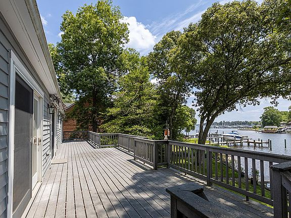 5th image of 614 Cape McKinsey Dr