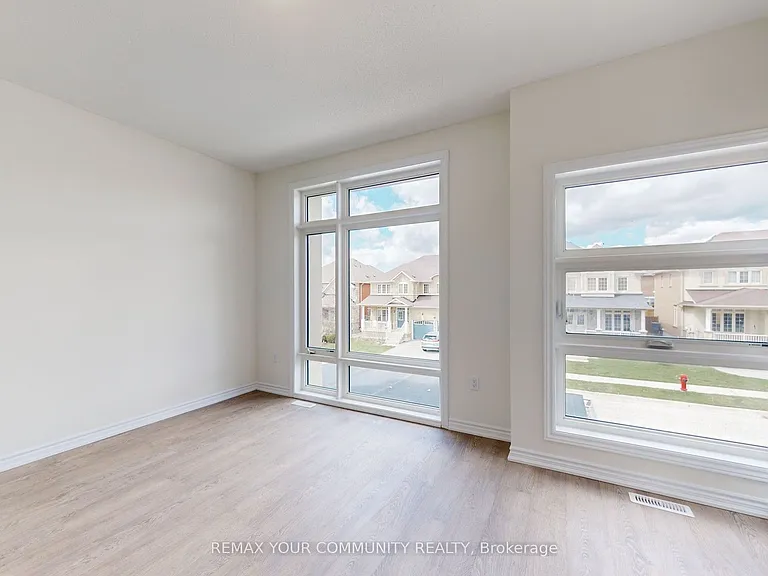 105 Halldorson Ave — Photo 25