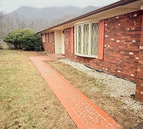 5th image of 152 River Drive