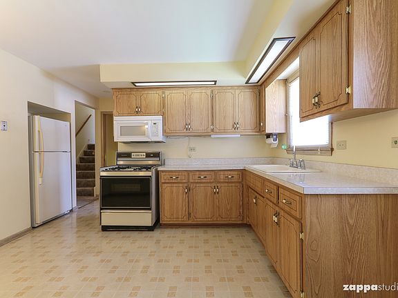 4th image of 8020 Natchez Ave
