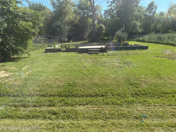 3483 W Gracelawn Ave, Flint, MI 48504