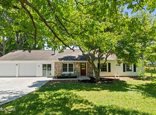 3824 Longwood Dr, Knoxville, TN 37918