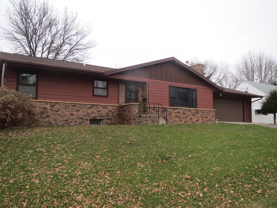 1st image of 501 E Blue Earth St