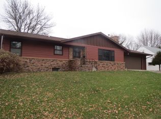 501 E Blue Earth St, Lake Crystal, MN 56055
