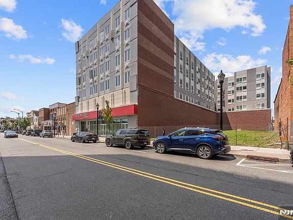2nd image of 153-155 Main St