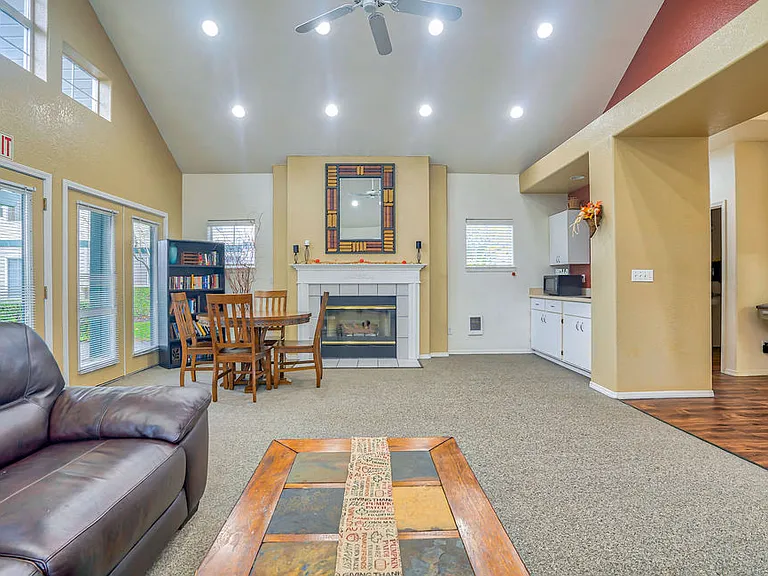 Oak Glen Apartments — Photo 19