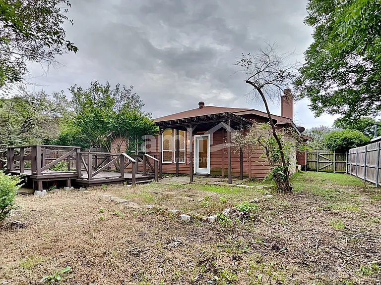 809 Dixon Ln — Photo 21
