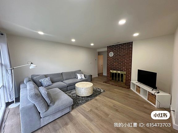 2nd image of 2169 Cabrillo Ave