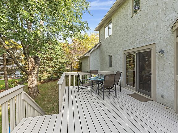 3rd image of 3476 Oxford Dr