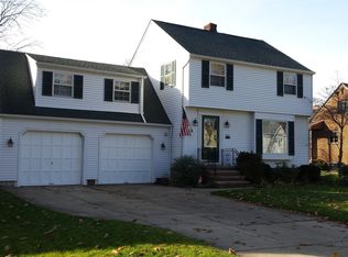 4662 W 228th St, Fairview Park, OH 44126