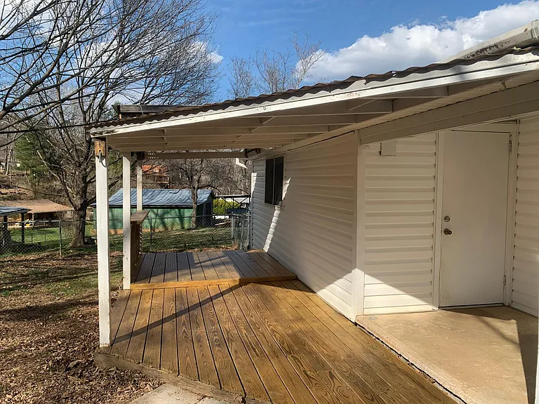 20 Spring Dr — Photo 22