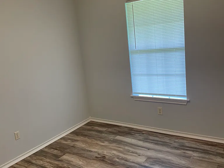 601 FM 272 — Photo 9