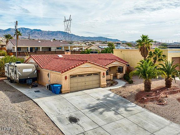 3rd image of 620 Desert View Dr