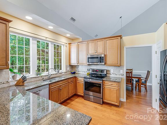 4th image of 5040 Hickory Lake Ln
