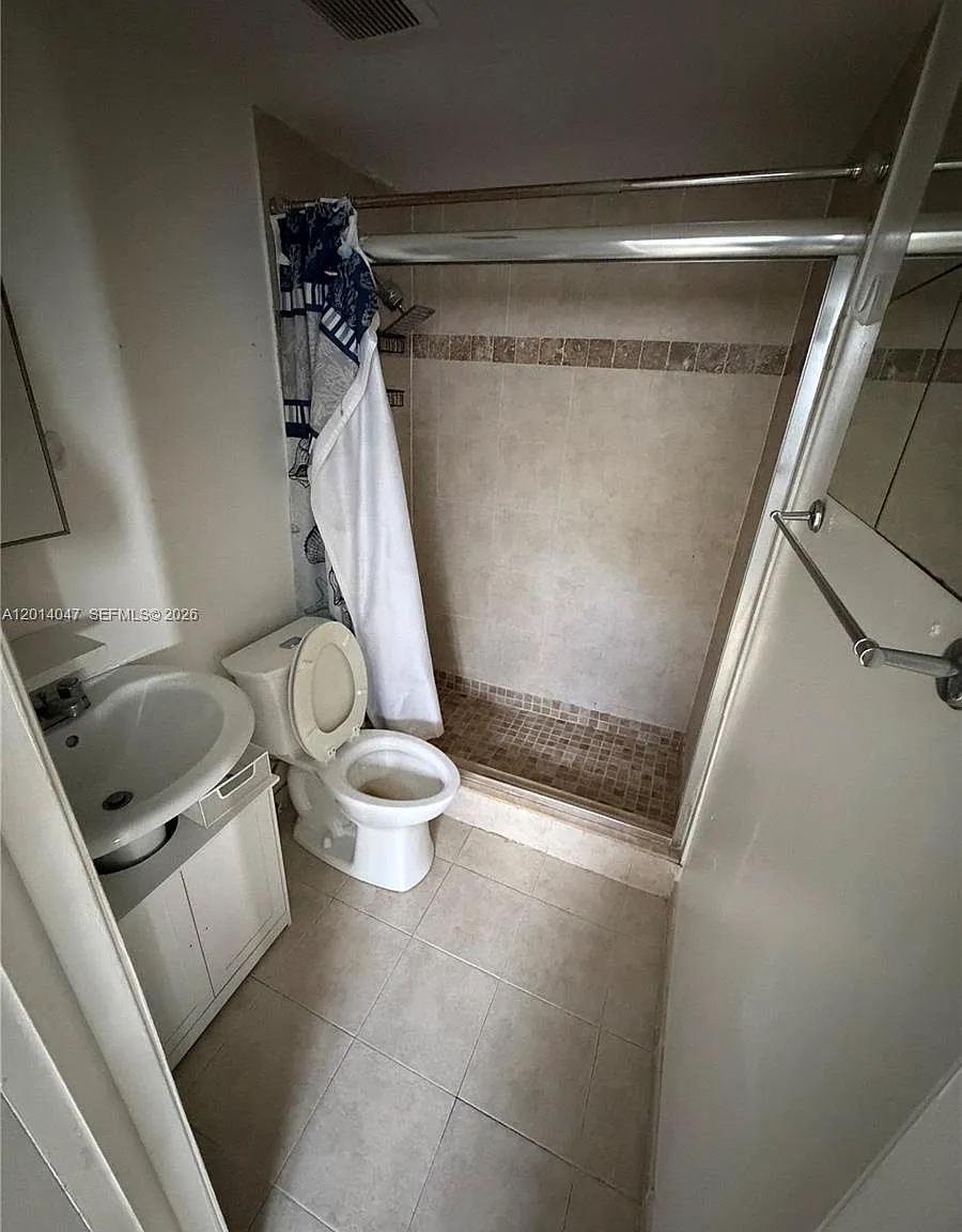 1342 Drexel Condo — Photo 4