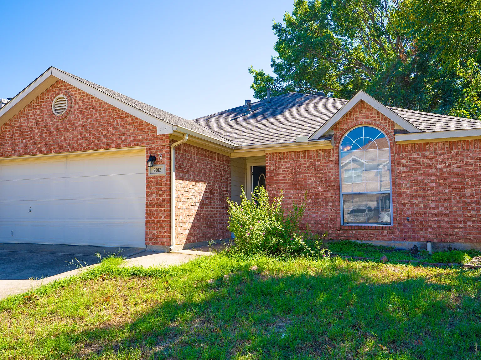 3 bed, 1302 sqft, $2,050 — Photo 2